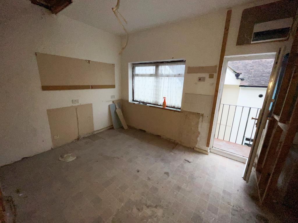 Lot: 75 - FLAT FOR IMPROVEMENT/COMPLETION - Former kitchen stripped back